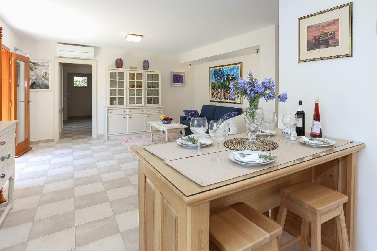 טרוגיר Secret Garden Barada Beach Apartment מראה חיצוני תמונה